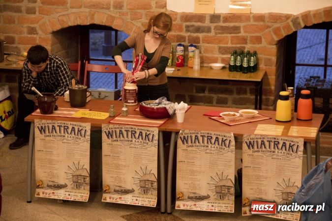 Zdjęcie w galerii na portalu naszraciborz.pl: IX Wiatraki rozhulały zamek wiadomości z regionu