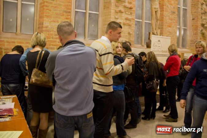 Zdjęcie w galerii na portalu naszraciborz.pl: IX Wiatraki rozhulały zamek wiadomości z regionu