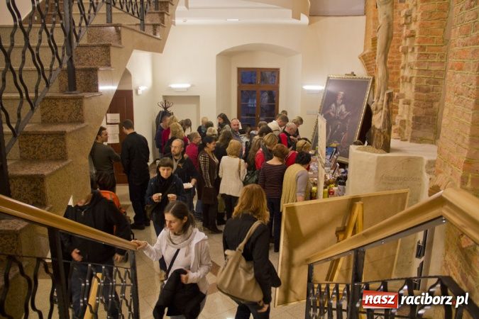 Zdjęcie w galerii na portalu naszraciborz.pl: IX Wiatraki rozhulały zamek wiadomości z regionu