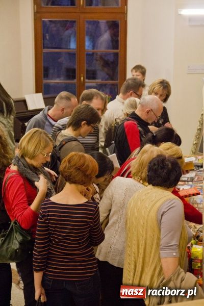 Zdjęcie w galerii na portalu naszraciborz.pl: IX Wiatraki rozhulały zamek wiadomości z regionu