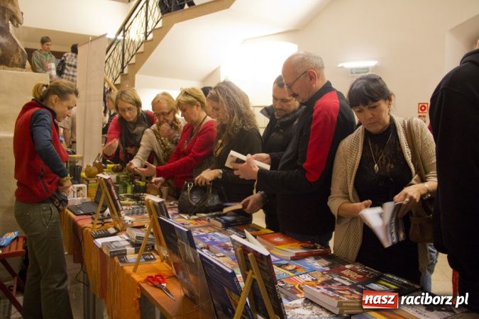 Zdjęcie w galerii na portalu naszraciborz.pl: IX Wiatraki rozhulały zamek wiadomości z regionu