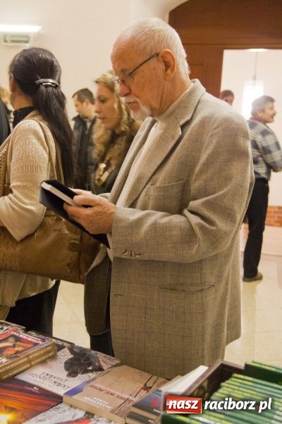 Zdjęcie w galerii na portalu naszraciborz.pl: IX Wiatraki rozhulały zamek wiadomości z regionu