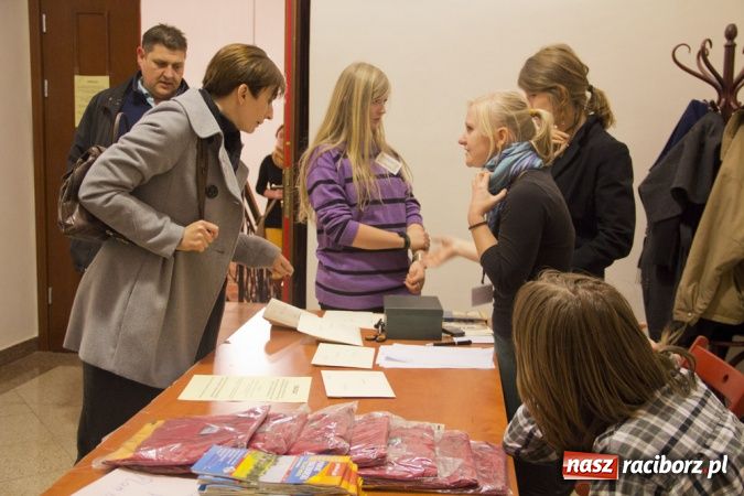 Zdjęcie w galerii na portalu naszraciborz.pl: IX Wiatraki rozhulały zamek wiadomości z regionu