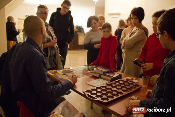 Zdjęcie w galerii na portalu naszraciborz.pl: IX Wiatraki rozhulały zamek wiadomości z regionu