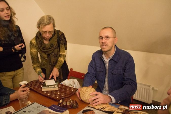 Zdjęcie w galerii na portalu naszraciborz.pl: IX Wiatraki rozhulały zamek wiadomości z regionu