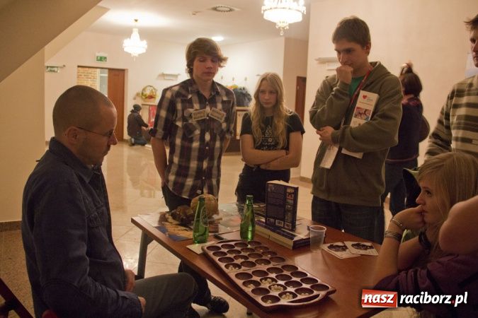 Zdjęcie w galerii na portalu naszraciborz.pl: IX Wiatraki rozhulały zamek wiadomości z regionu