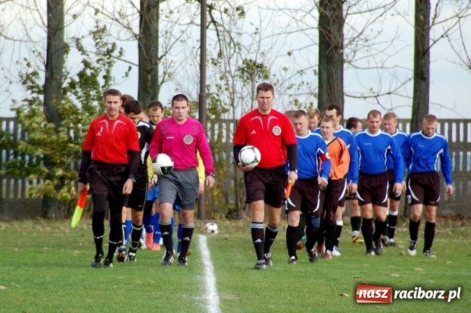 Zdjęcie w galerii na portalu naszraciborz.pl: Płomień nie spalił Owsiszcz wiadomości z regionu