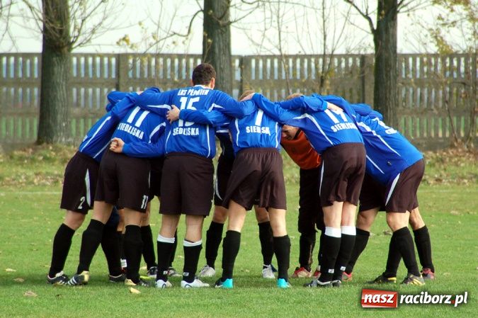 Zdjęcie w galerii na portalu naszraciborz.pl: Płomień nie spalił Owsiszcz wiadomości z regionu