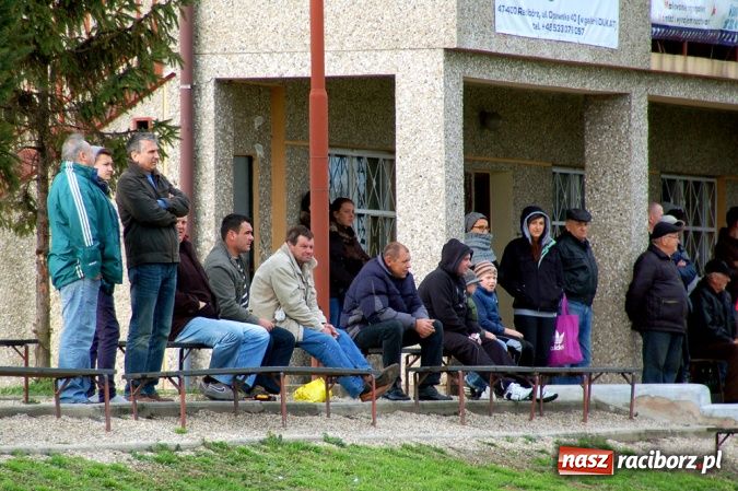 Zdjęcie w galerii na portalu naszraciborz.pl: Płomień nie spalił Owsiszcz wiadomości z regionu