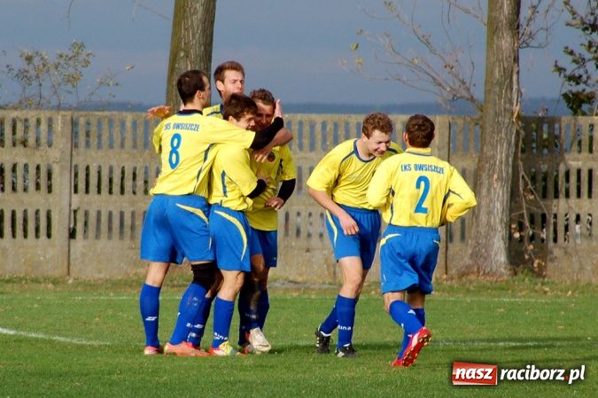 Zdjęcie w galerii na portalu naszraciborz.pl: Płomień nie spalił Owsiszcz wiadomości z regionu