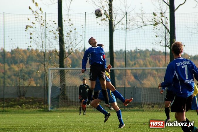 Zdjęcie w galerii na portalu naszraciborz.pl: Płomień nie spalił Owsiszcz wiadomości z regionu