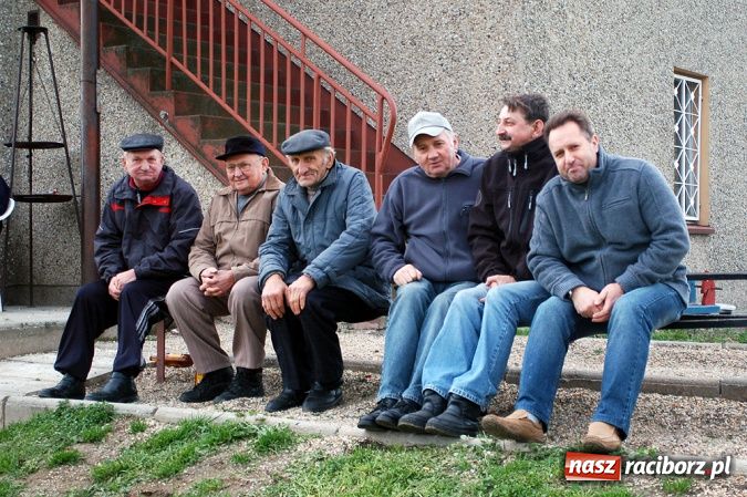 Zdjęcie w galerii na portalu naszraciborz.pl: Płomień nie spalił Owsiszcz wiadomości z regionu