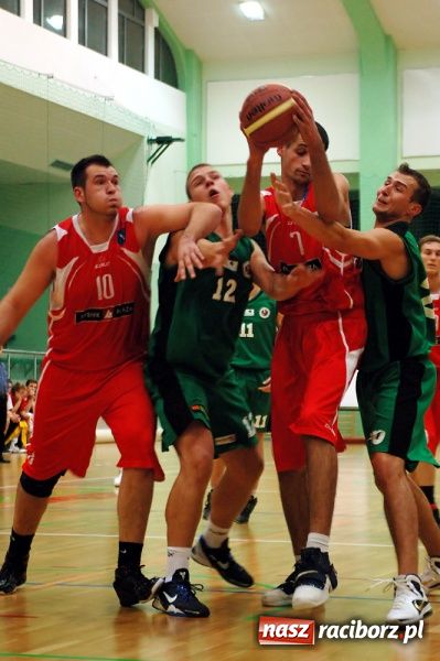 Zdjęcie w galerii na portalu naszraciborz.pl: W derbach regionu lepszy Rybnik wiadomości z regionu