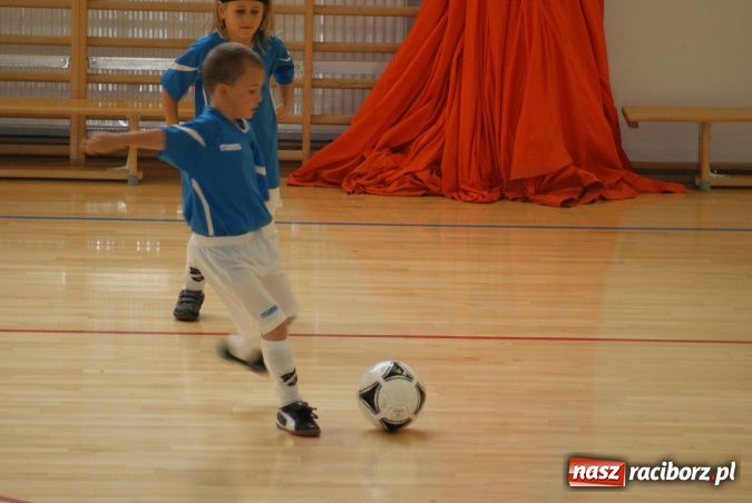 Zdjęcie w galerii na portalu naszraciborz.pl: Najmłodsi unici zagrali dziś w Mikołowie wiadomości z regionu