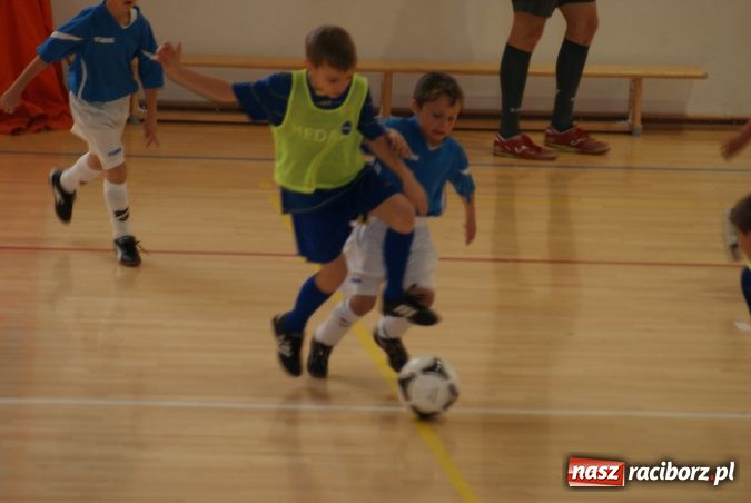 Zdjęcie w galerii na portalu naszraciborz.pl: Najmłodsi unici zagrali dziś w Mikołowie wiadomości z regionu