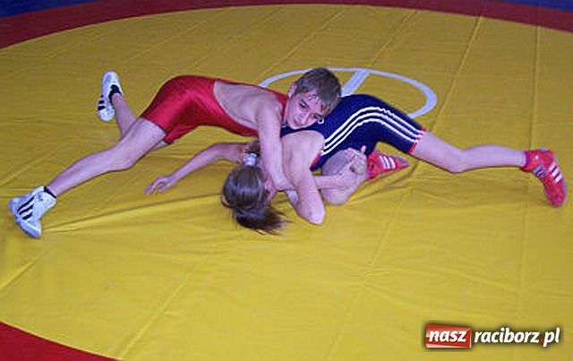 Zdjęcie w galerii na portalu naszraciborz.pl: Zapaśnicy Dębu Brzeźnica walczyli na trzech frontach wiadomości z regionu