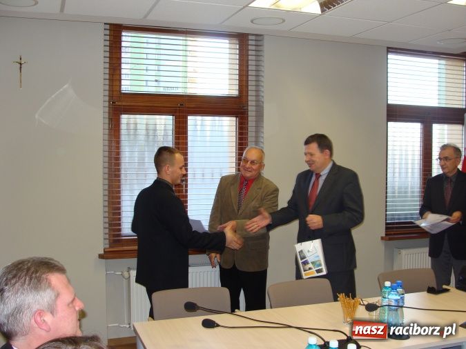 Zdjęcie w galerii na portalu naszraciborz.pl: Wręczono stypendia RIG-u wiadomości z regionu