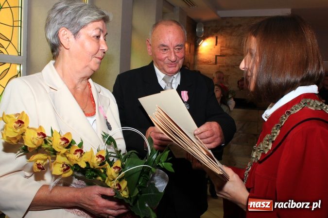 Zdjęcie w galerii na portalu naszraciborz.pl: Od 50 lat kroczą wspólną drogą życia wiadomości z regionu