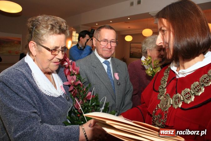 Zdjęcie w galerii na portalu naszraciborz.pl: Od 50 lat kroczą wspólną drogą życia wiadomości z regionu