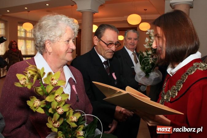 Zdjęcie w galerii na portalu naszraciborz.pl: Od 50 lat kroczą wspólną drogą życia wiadomości z regionu