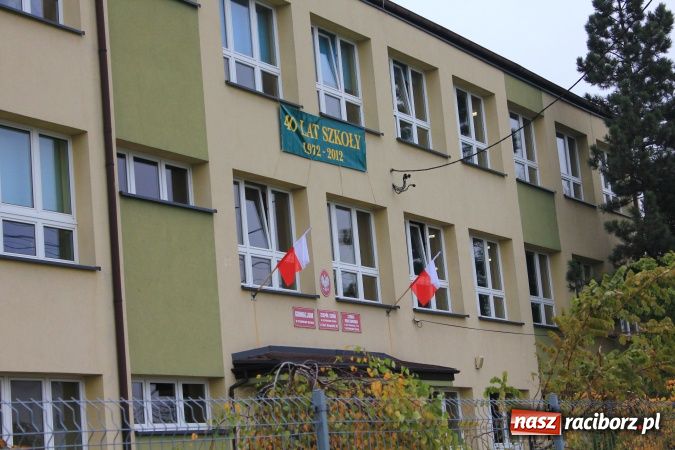 Zdjęcie w galerii na portalu naszraciborz.pl: Szkoła w Pietrowicach ma już 40 lat! wiadomości z regionu