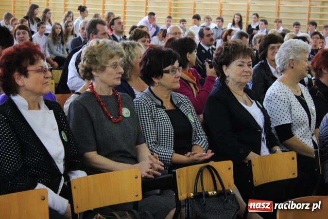 Zdjęcie w galerii na portalu naszraciborz.pl: Szkoła w Pietrowicach ma już 40 lat! wiadomości z regionu