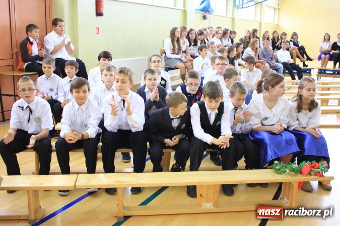 Zdjęcie w galerii na portalu naszraciborz.pl: Szkoła w Pietrowicach ma już 40 lat! wiadomości z regionu