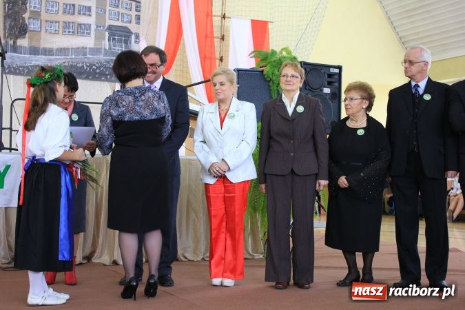 Zdjęcie w galerii na portalu naszraciborz.pl: Szkoła w Pietrowicach ma już 40 lat! wiadomości z regionu