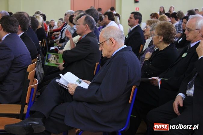 Zdjęcie w galerii na portalu naszraciborz.pl: Szkoła w Pietrowicach ma już 40 lat! wiadomości z regionu