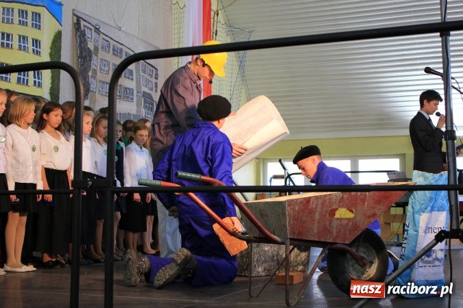 Zdjęcie w galerii na portalu naszraciborz.pl: Szkoła w Pietrowicach ma już 40 lat! wiadomości z regionu