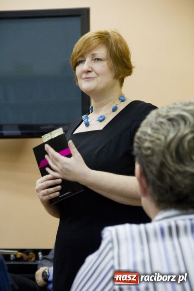 Zdjęcie w galerii na portalu naszraciborz.pl: Wieczór debiutów w książnicy wiadomości z regionu