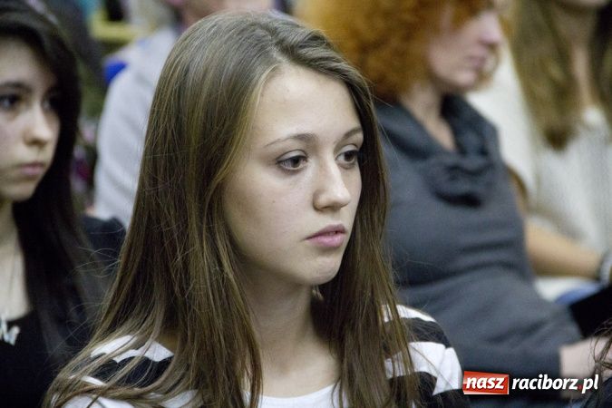 Zdjęcie w galerii na portalu naszraciborz.pl: Wieczór debiutów w książnicy wiadomości z regionu