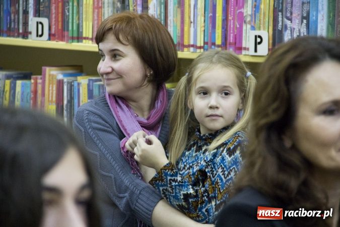 Zdjęcie w galerii na portalu naszraciborz.pl: Wieczór debiutów w książnicy wiadomości z regionu