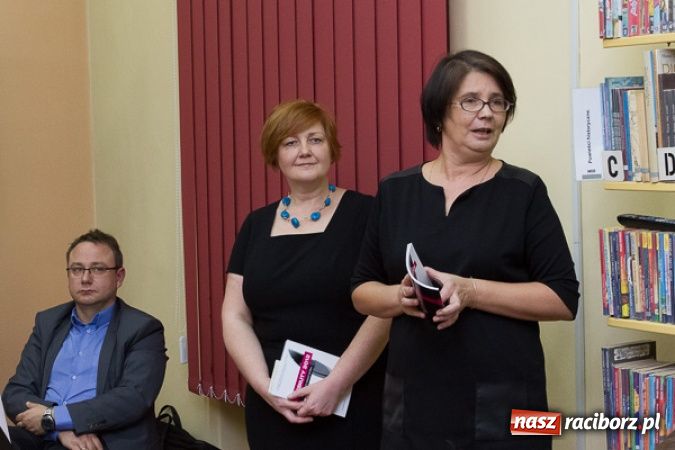 Zdjęcie w galerii na portalu naszraciborz.pl: Wieczór debiutów w książnicy wiadomości z regionu