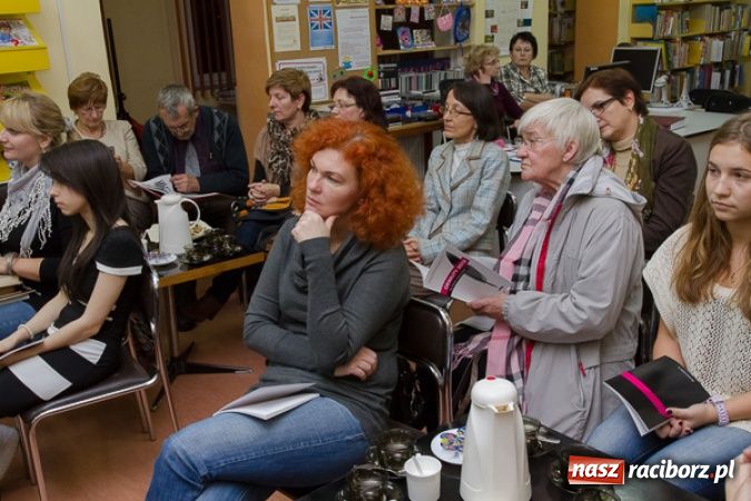 Zdjęcie w galerii na portalu naszraciborz.pl: Wieczór debiutów w książnicy wiadomości z regionu