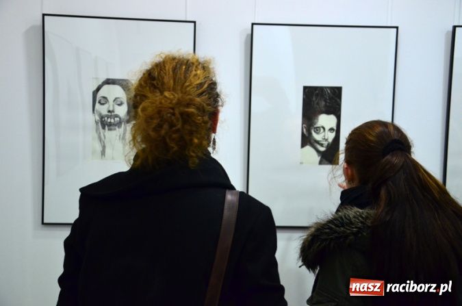 Zdjęcie w galerii na portalu naszraciborz.pl: Wernisaż grafik dr Karoliny Stanieczek wiadomości z regionu