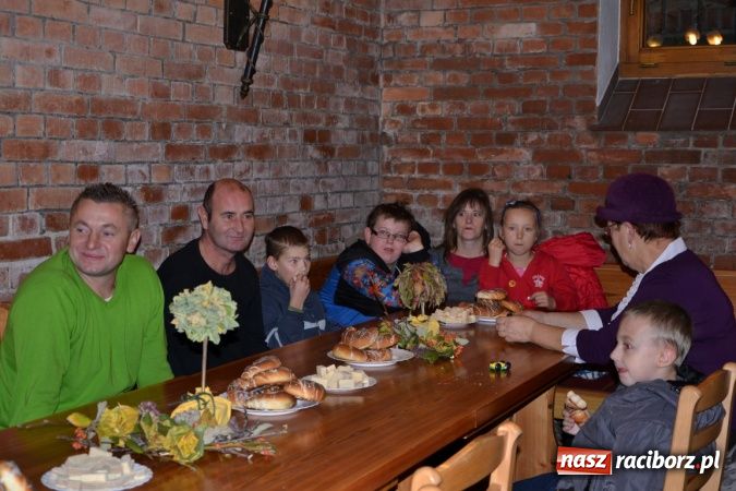 Zdjęcie w galerii na portalu naszraciborz.pl: Rycerze na dniu świętego Marcina w Bieńkowicach wiadomości z regionu