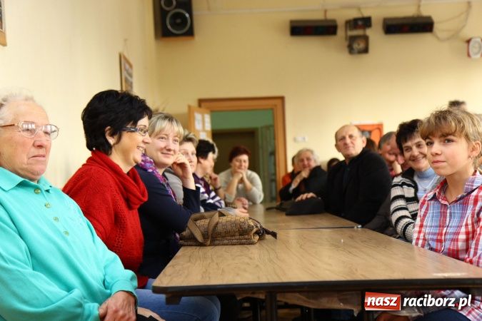 Zdjęcie w galerii na portalu naszraciborz.pl: W Zawadzie Książęcej wiklina poszła w ruch wiadomości z regionu