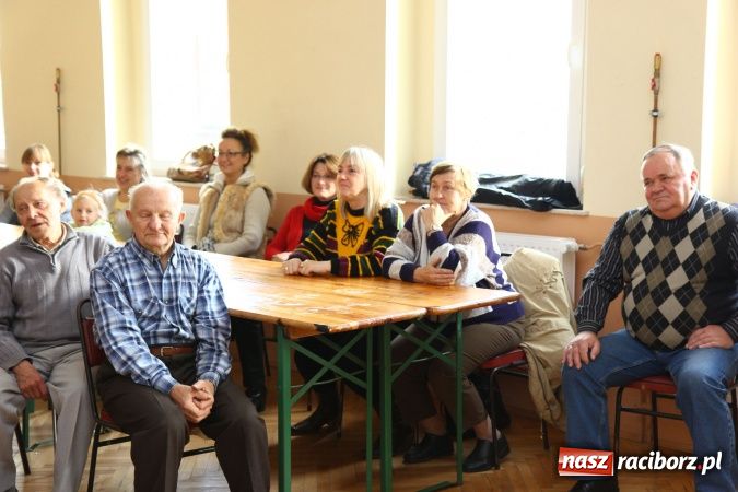 Zdjęcie w galerii na portalu naszraciborz.pl: W Zawadzie Książęcej wiklina poszła w ruch wiadomości z regionu