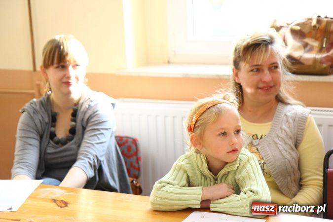 Zdjęcie w galerii na portalu naszraciborz.pl: W Zawadzie Książęcej wiklina poszła w ruch wiadomości z regionu