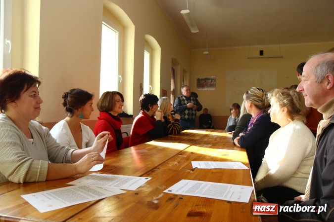 Zdjęcie w galerii na portalu naszraciborz.pl: W Zawadzie Książęcej wiklina poszła w ruch wiadomości z regionu