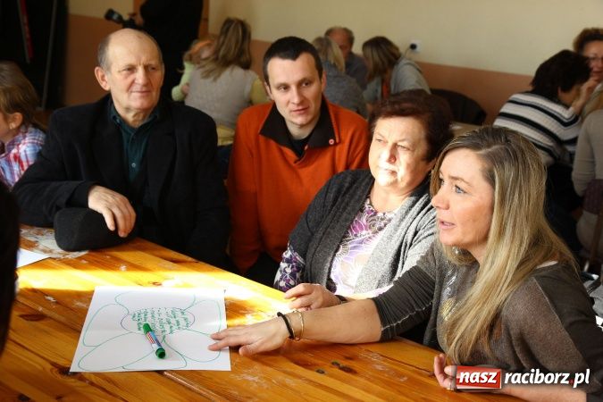 Zdjęcie w galerii na portalu naszraciborz.pl: W Zawadzie Książęcej wiklina poszła w ruch wiadomości z regionu