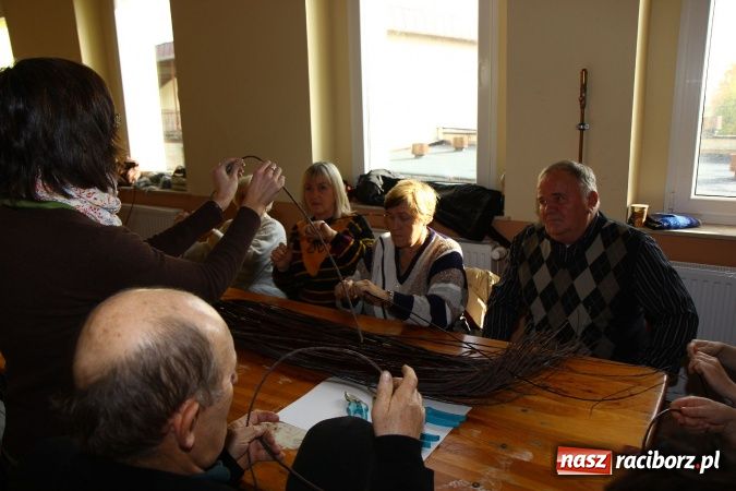 Zdjęcie w galerii na portalu naszraciborz.pl: W Zawadzie Książęcej wiklina poszła w ruch wiadomości z regionu