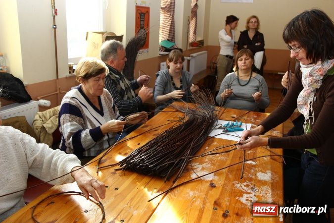 Zdjęcie w galerii na portalu naszraciborz.pl: W Zawadzie Książęcej wiklina poszła w ruch wiadomości z regionu