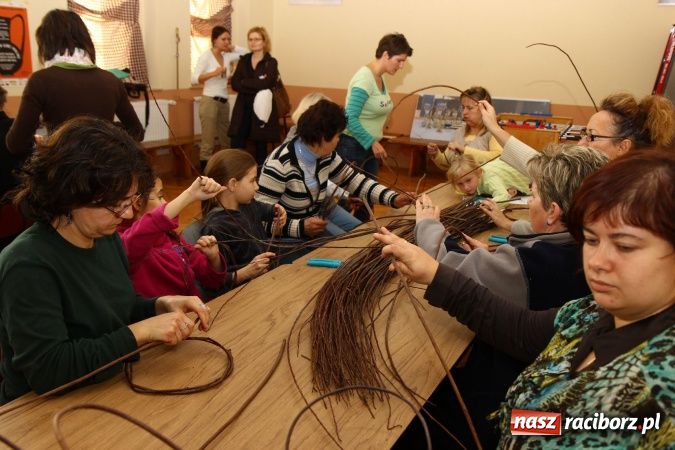 Zdjęcie w galerii na portalu naszraciborz.pl: W Zawadzie Książęcej wiklina poszła w ruch wiadomości z regionu