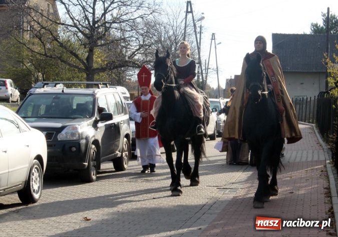 Zdjęcie w galerii na portalu naszraciborz.pl: Na świętego Marcina do Brzezia przyjechała nawet Telewizja Polska z Katowic wiadomości z regionu