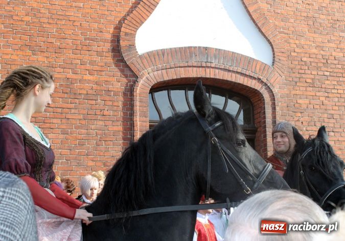 Zdjęcie w galerii na portalu naszraciborz.pl: Na świętego Marcina do Brzezia przyjechała nawet Telewizja Polska z Katowic wiadomości z regionu