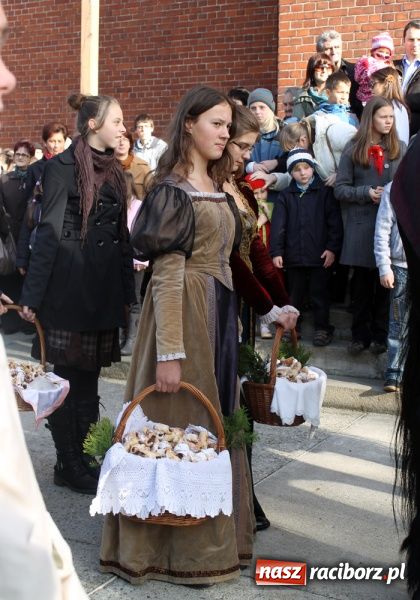 Zdjęcie w galerii na portalu naszraciborz.pl: Na świętego Marcina do Brzezia przyjechała nawet Telewizja Polska z Katowic wiadomości z regionu