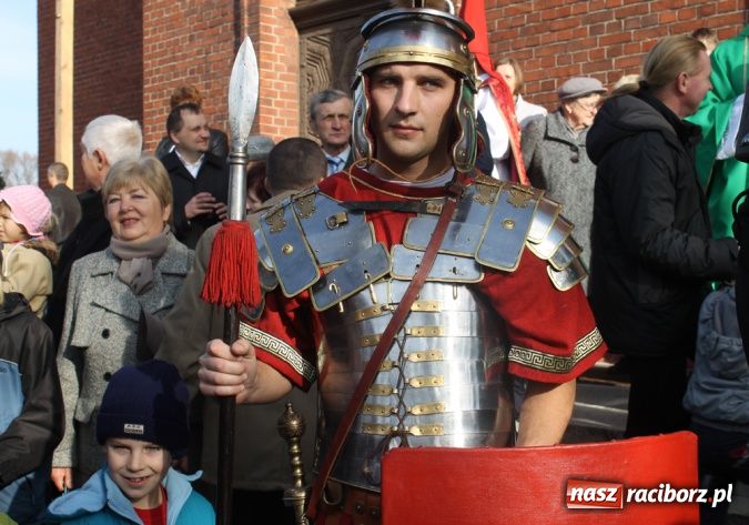 Zdjęcie w galerii na portalu naszraciborz.pl: Na świętego Marcina do Brzezia przyjechała nawet Telewizja Polska z Katowic wiadomości z regionu