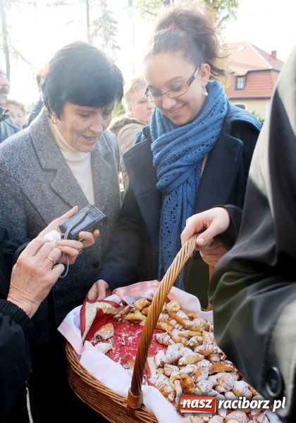 Zdjęcie w galerii na portalu naszraciborz.pl: Na świętego Marcina do Brzezia przyjechała nawet Telewizja Polska z Katowic wiadomości z regionu